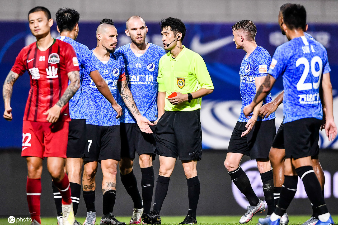 IM体育官网-尼斯场面一度失控,球员红牌被罚下场怎么办